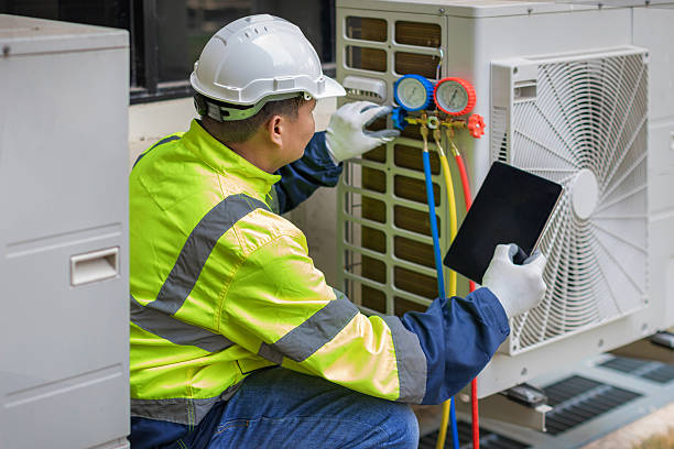 Professional Hvac technician working in Rockford, AL
